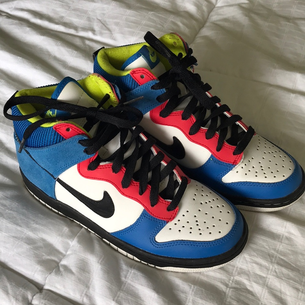 Nike’s (BOYS SIZE 5.5Y)